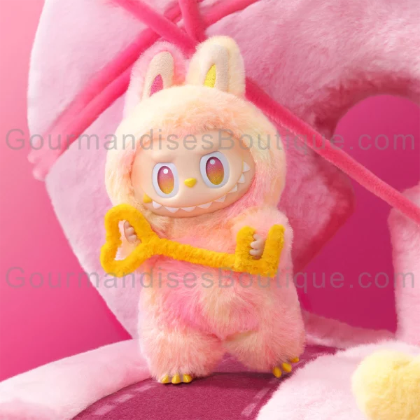 Labubu Biginto Energy - The Monster et une figurine mystère.